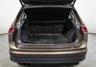 Подержанный автомобиль Volkswagen Tiguan 2018 года (17 фото)