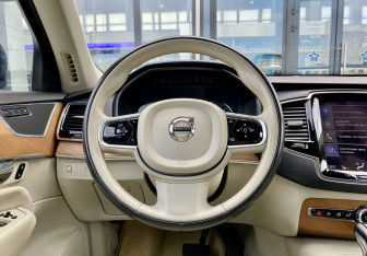 Подержанный автомобиль Volvo XC90 2015 года (15 фото)