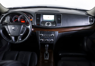 Подержанный автомобиль Nissan Teana 2010 года (12 фото)
