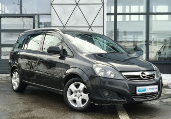 Подержанный автомобиль Opel Zafira Compactvan 2012 года (3 фото)