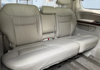 Подержанный автомобиль Honda Elysion 2004 года (12 фото)