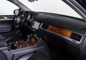 Подержанный автомобиль Volkswagen Touareg 2010 года (11 фото)