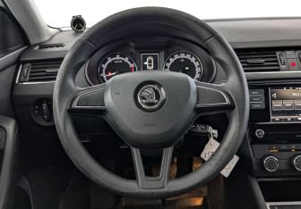 Подержанный автомобиль Skoda Octavia Liftback 2018 года (22 фото)