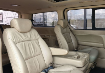 Подержанный автомобиль Hyundai Grand Starex 2009 года (22 фото)