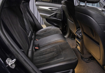 Подержанный автомобиль BMW X6 2017 года (12 фото)