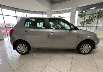 Подержанный автомобиль Skoda Fabia Hatchback 2011 года (4 фото)