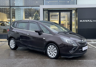 Подержанный автомобиль Opel Zafira Compactvan 2012 года (3 фото)