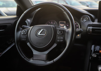 Подержанный автомобиль Lexus IS Sedan 2021 года (19 фото)