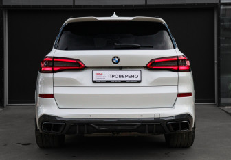 Подержанный автомобиль BMW X5 2020 года (5 фото)