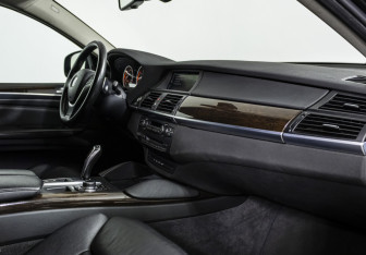 Подержанный автомобиль BMW X6 2012 года (9 фото)