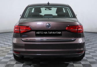 Подержанный автомобиль Volkswagen Jetta Sedan 2018 года (4 фото)