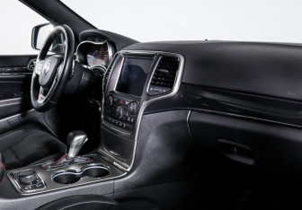 Подержанный автомобиль Jeep Grand Cherokee 2017 года (9 фото)