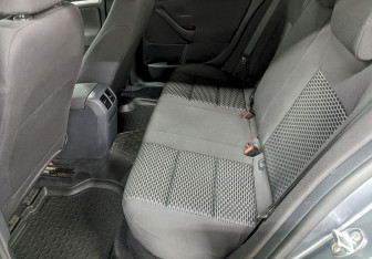 Подержанный автомобиль Volkswagen Jetta Sedan 2010 года (15 фото)