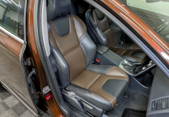 Подержанный автомобиль Volvo XC60 2014 года (23 фото)