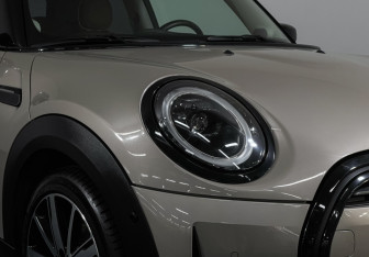 Подержанный автомобиль MINI Hatch 2024 года (19 фото)
