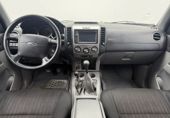 Подержанный автомобиль Ford Ranger 2010 года (12 фото)