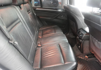 Подержанный автомобиль BMW X5 2007 года (9 фото)