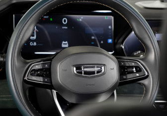 Подержанный автомобиль Geely Monjaro 2023 года (13 фото)