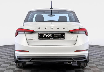 Подержанный автомобиль Skoda Rapid Liftback 2021 года (6 фото)