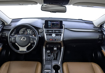 Подержанный автомобиль Lexus NX 2018 года (14 фото)