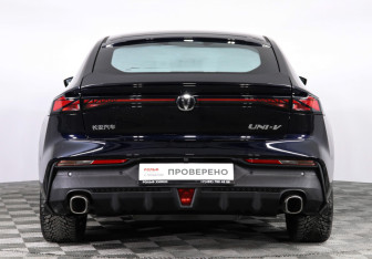 Подержанный автомобиль Changan UNI-V 2023 года (6 фото)