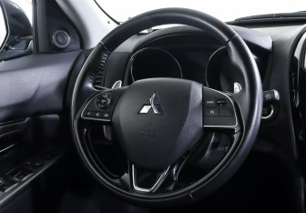 Подержанный автомобиль Mitsubishi ASX 2019 года (12 фото)