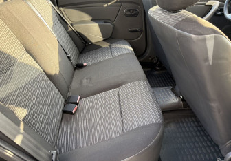 Подержанный автомобиль Renault Logan Sedan 2010 года (11 фото)