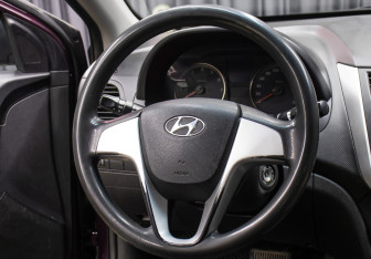 Подержанный автомобиль Hyundai Solaris Sedan 2011 года (15 фото)