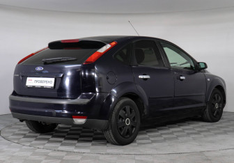 Подержанный автомобиль Ford Focus Hatchback 2006 года (3 фото)