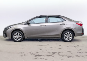 Подержанный автомобиль Toyota Corolla Sedan 2014 года (8 фото)