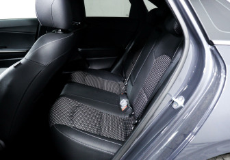 Подержанный автомобиль Kia Ceed Hatchback 2022 года (14 фото)