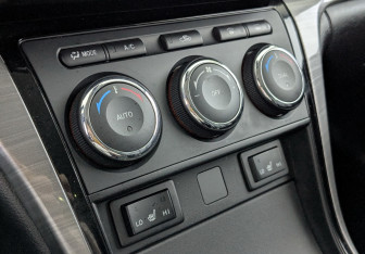 Подержанный автомобиль Mazda 6 Sedan 2012 года (14 фото)