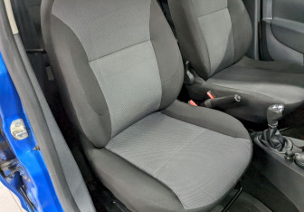 Подержанный автомобиль Renault Sandero 2015 года (19 фото)