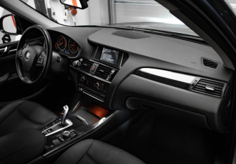 Подержанный автомобиль BMW X3 2014 года (25 фото)