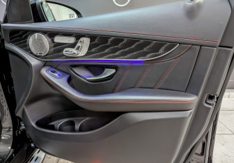 Подержанный автомобиль Mercedes-Benz GLC AMG 2020 года (24 фото)