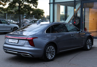 Подержанный автомобиль Hongqi H5 2024 года (4 фото)