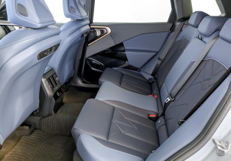 Подержанный автомобиль BMW X3 2025 года (12 фото)