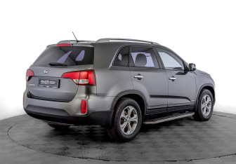 Подержанный автомобиль Kia Sorento 2013 года (5 фото)