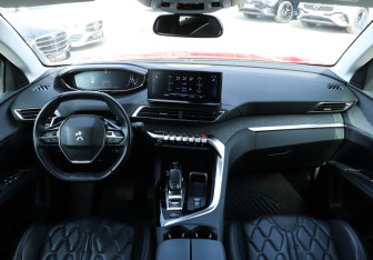 Подержанный автомобиль Peugeot 3008 2022 года (12 фото)