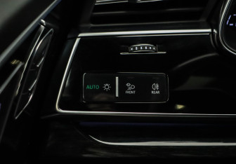 Подержанный автомобиль Audi Q8 2019 года (15 фото)