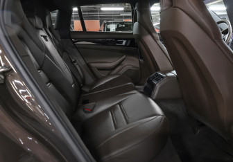 Подержанный автомобиль Porsche Panamera Wagon 2022 года (11 фото)