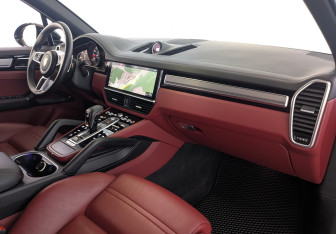 Подержанный автомобиль Porsche Cayenne 2019 года (22 фото)