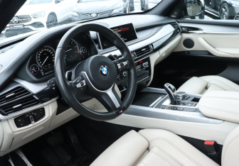 Подержанный автомобиль BMW X5 2016 года (13 фото)