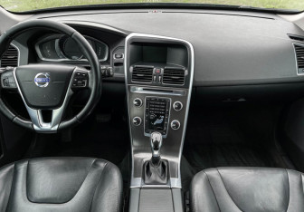 Подержанный автомобиль Volvo XC60 2015 года (12 фото)