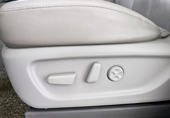 Подержанный автомобиль Kia Carnival 2017 года (26 фото)