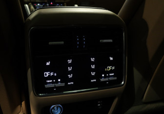 Подержанный автомобиль Porsche Cayenne 2018 года (12 фото)