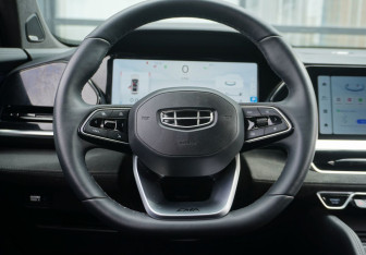 Подержанный автомобиль Geely Monjaro 2024 года (14 фото)
