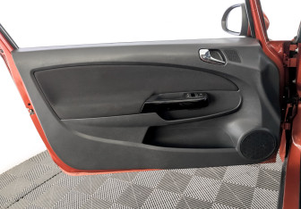 Подержанный автомобиль Opel Corsa 2011 года (19 фото)