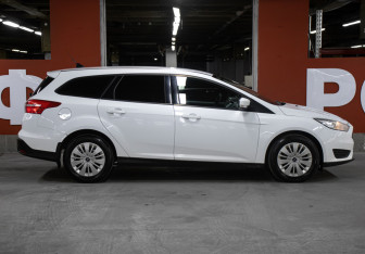 Подержанный автомобиль Ford Focus Wagon 2017 года (4 фото)