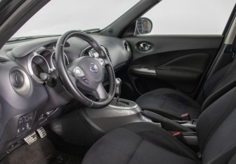 Подержанный автомобиль Nissan Juke 2011 года (10 фото)